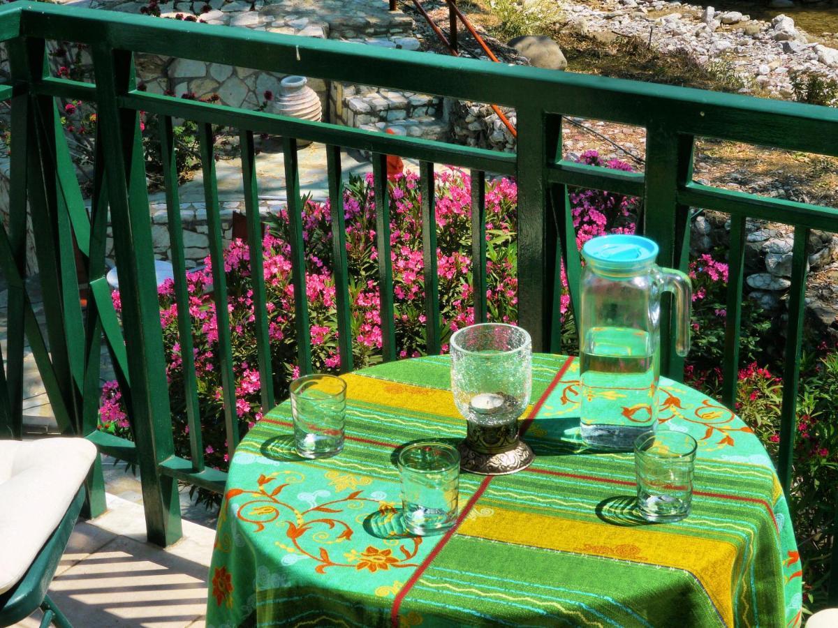 Steinturm Mit Dach-Terrasse Zwischen Fluss, Meer Und Gebirge- Spiti Pirgos Paralia Sergoulas Экстерьер фото