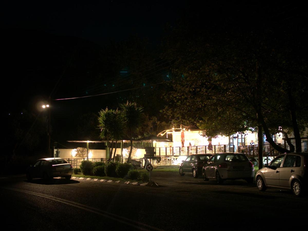 Steinturm Mit Dach-Terrasse Zwischen Fluss, Meer Und Gebirge- Spiti Pirgos Paralia Sergoulas Экстерьер фото