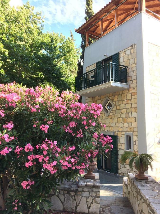 Steinturm Mit Dach-Terrasse Zwischen Fluss, Meer Und Gebirge- Spiti Pirgos Paralia Sergoulas Экстерьер фото